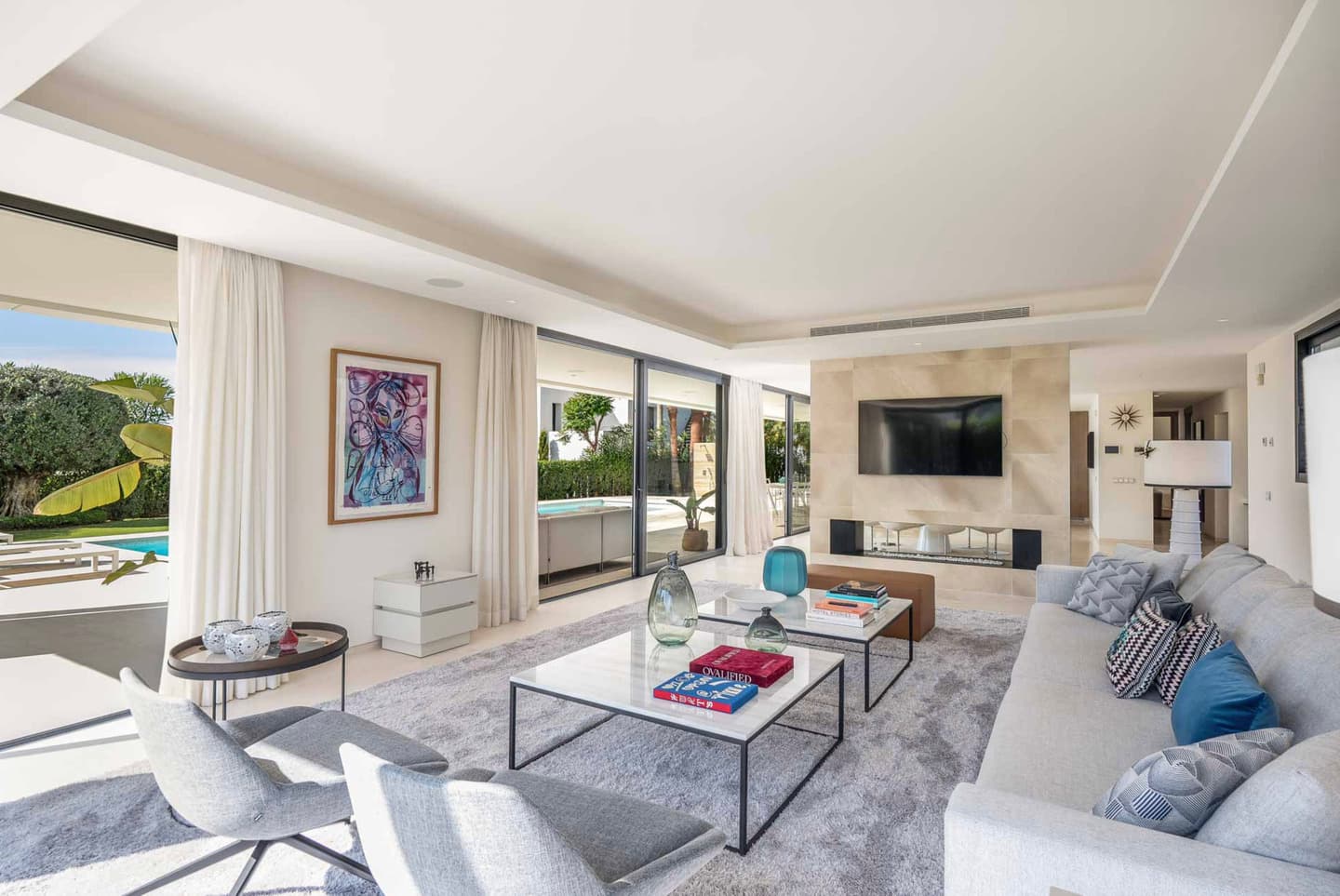 6-bedroom villa in Golden Mile photo 1