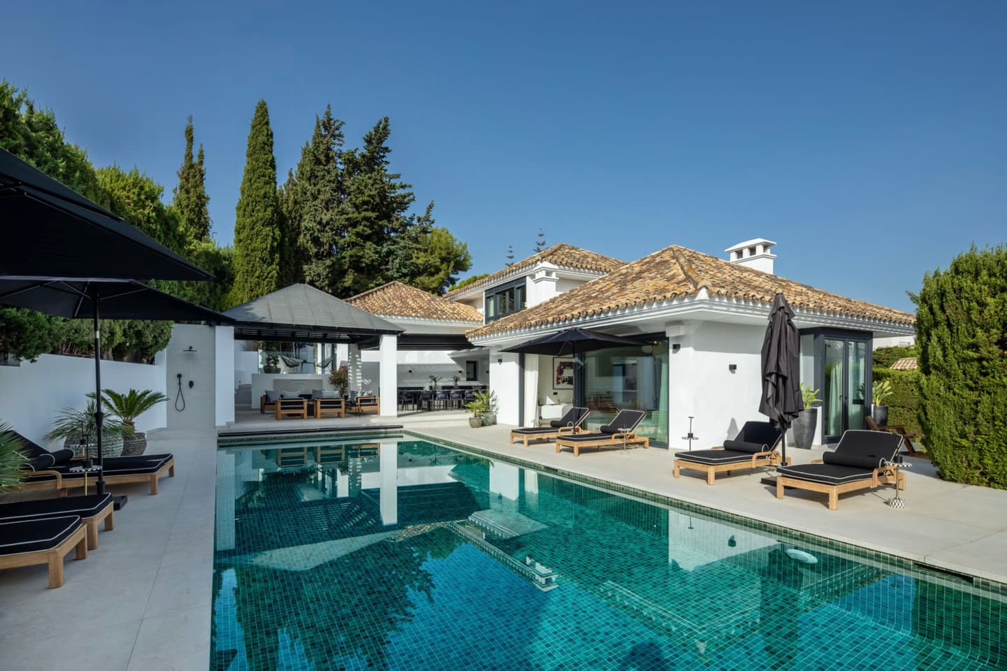 4-bedroom villa in Nueva Andalucia photo 1