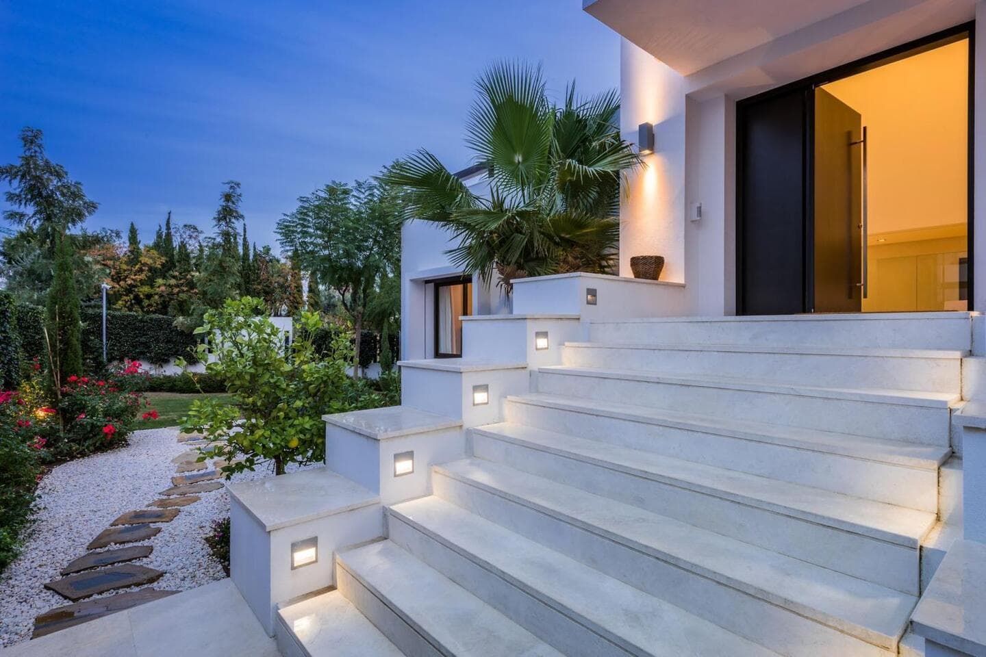 6-bedroom villa in Golden Mile photo 1