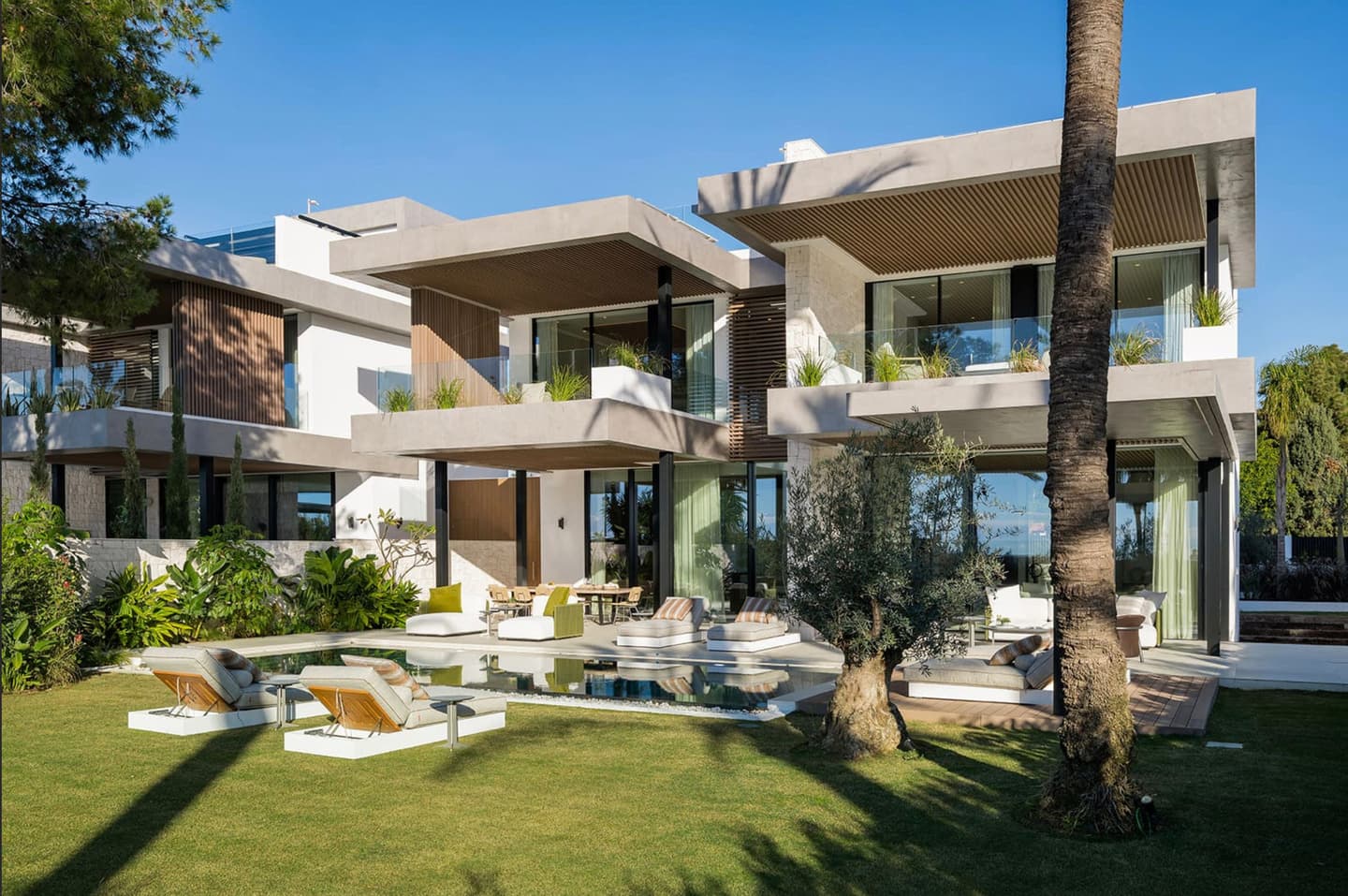 5-bedroom villa in Nueva Andalucia