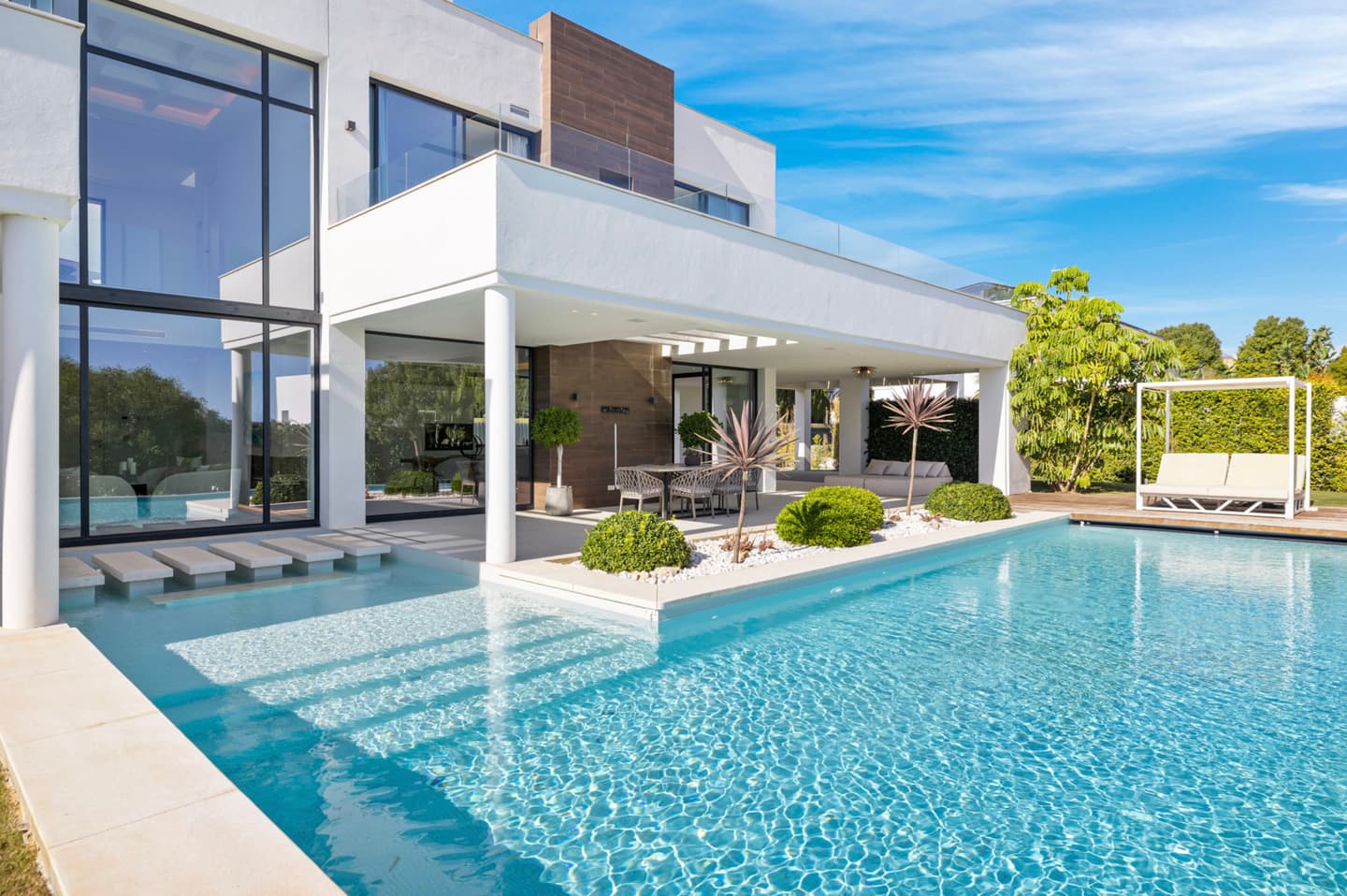 5-bedroom villa in Marbella photo 1