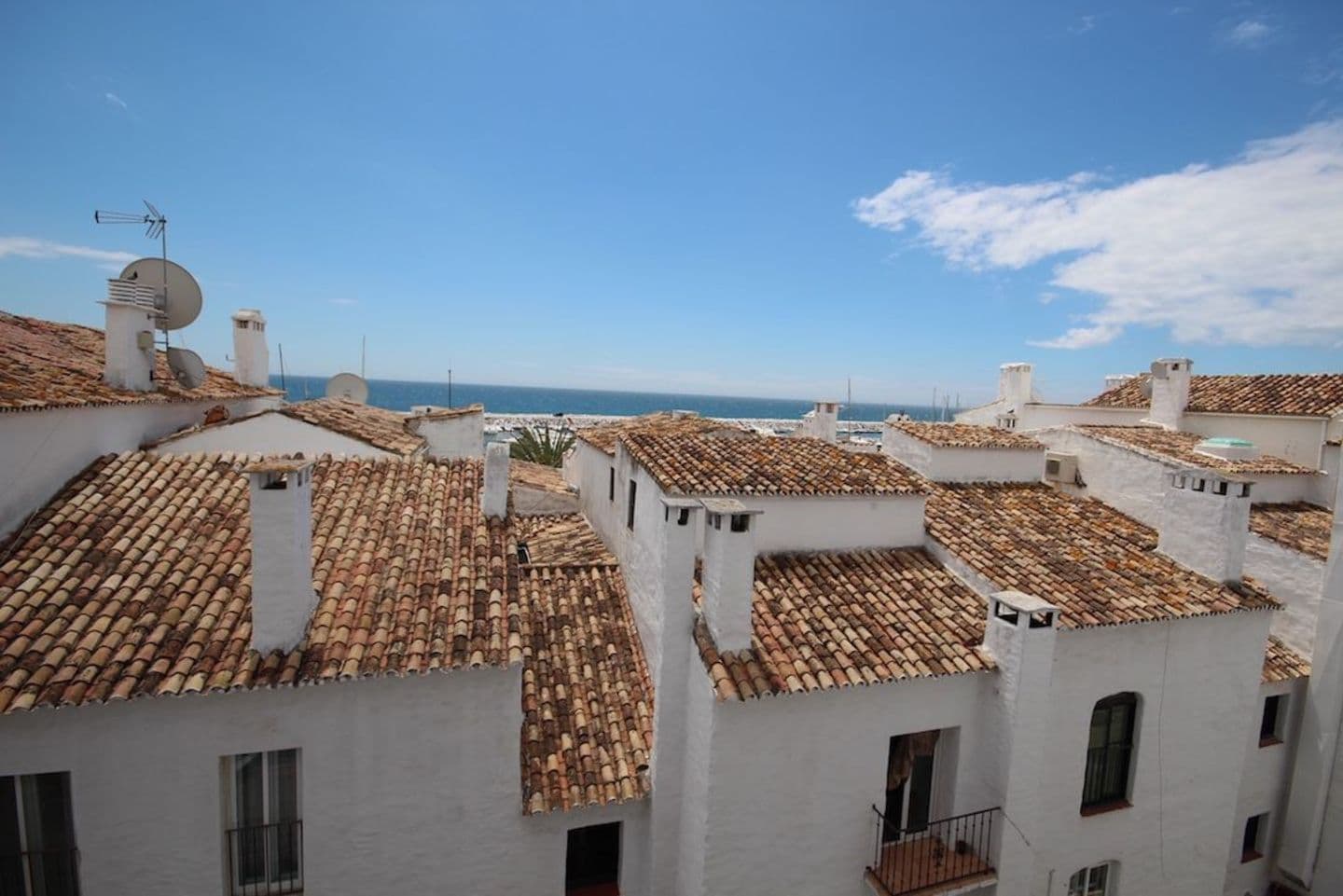 2-bedroom apartment in Puerto Banus photo 1