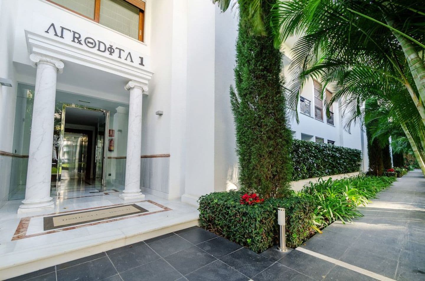 2-bedroom apartment in Doncella Beach photo 1