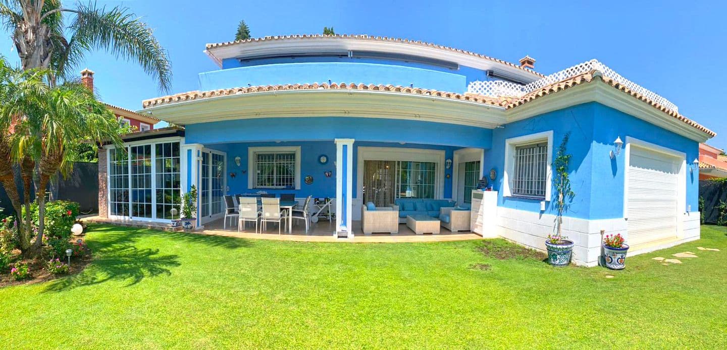 5-bedroom villa in Guadalmina Baja photo 1