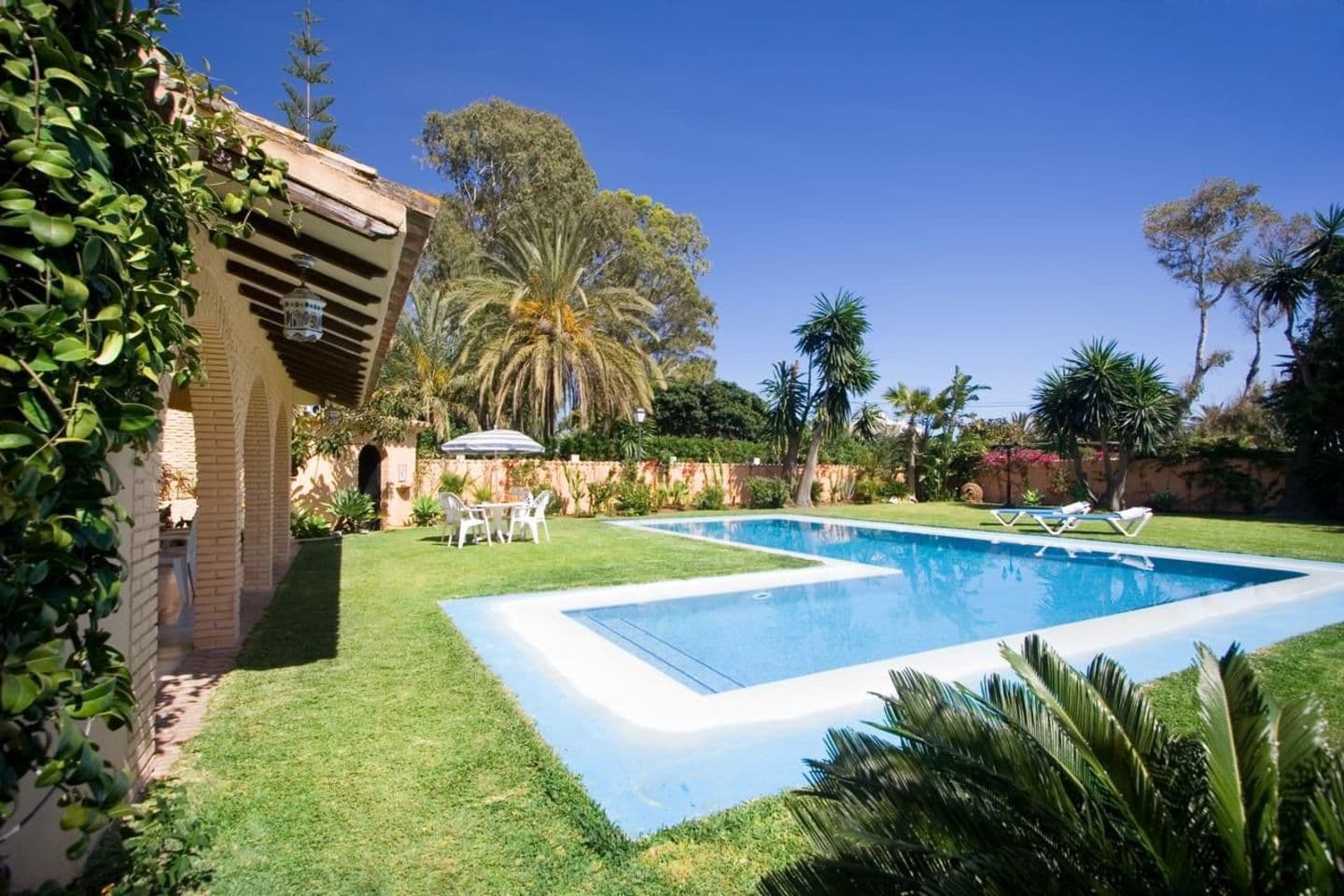 4-bedroom villa in Nueva Andalucia photo 1