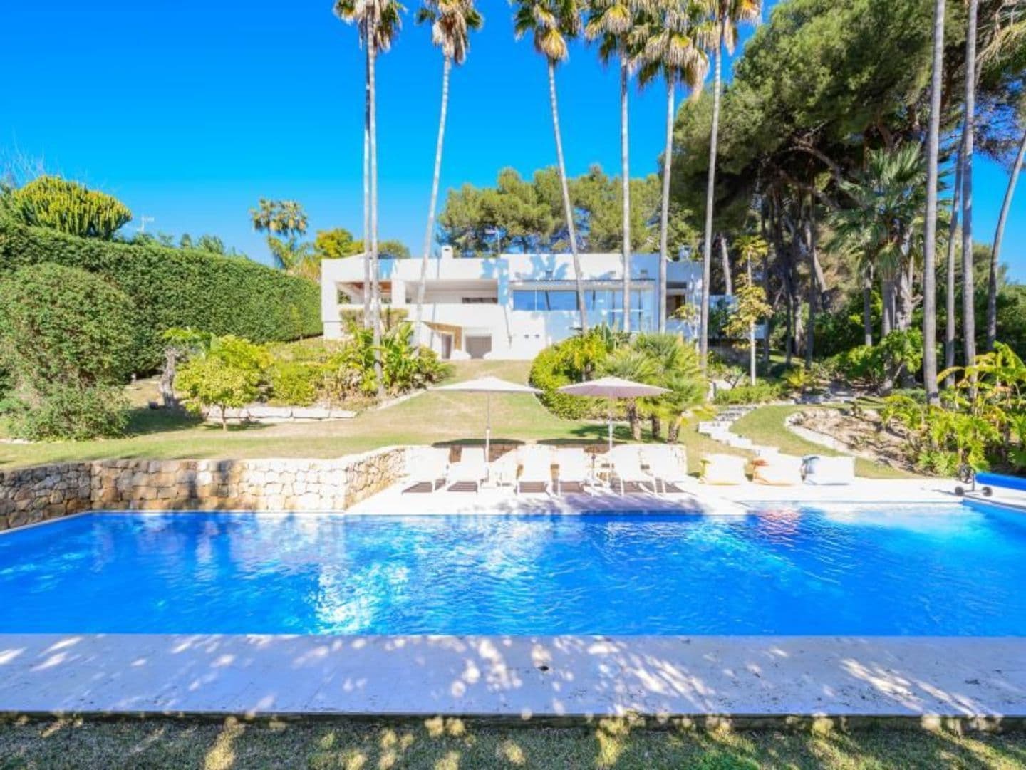 6-bedroom villa in Golden Mile photo 1