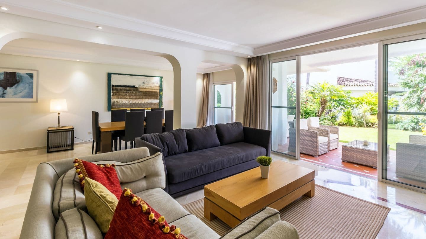 3-bedroom apartment in Puerto Banus photo 1