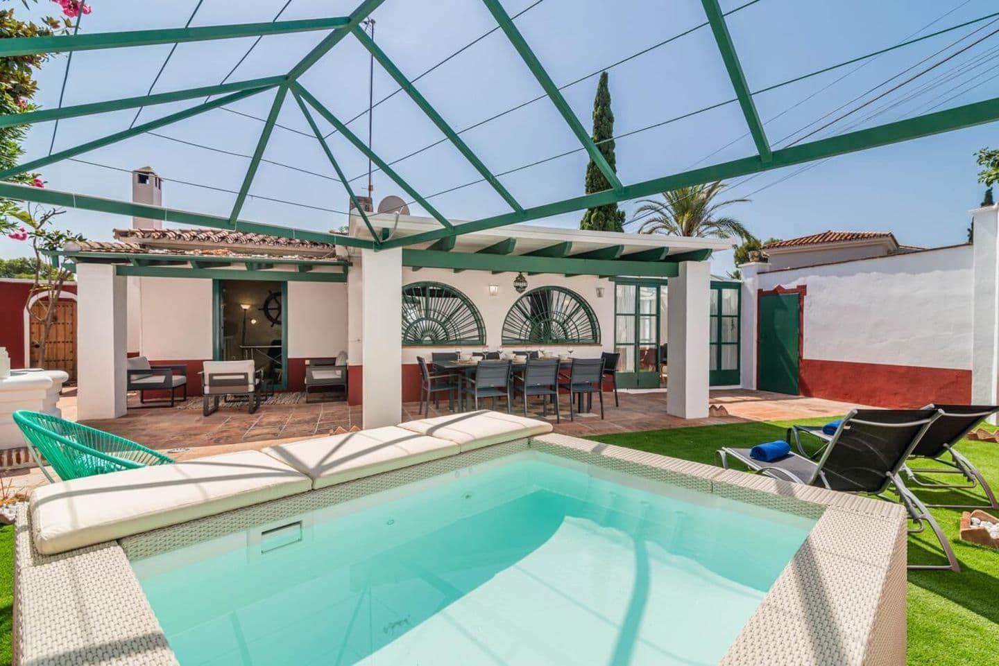 4-bedroom villa in Nueva Andalucia photo 1