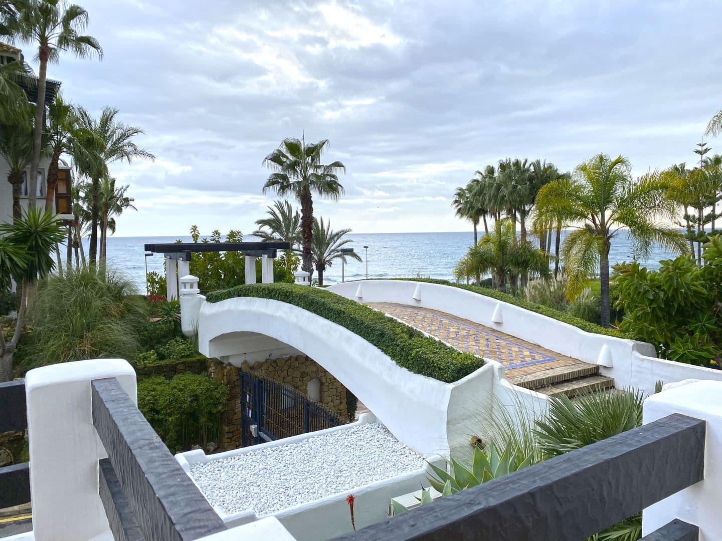2-bedroom apartment in Marbella photo 1