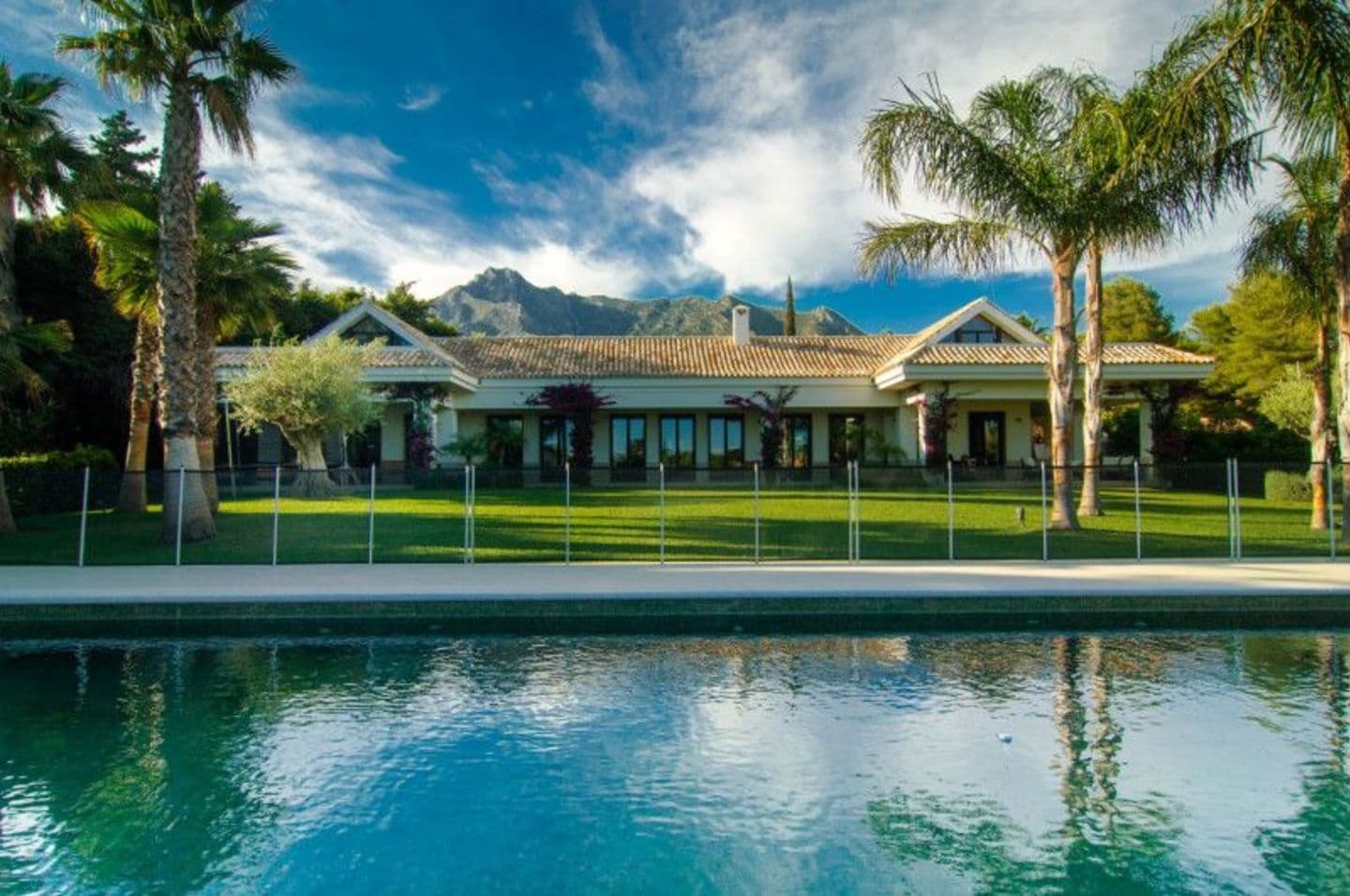 5-bedroom villa in Marbella photo 1