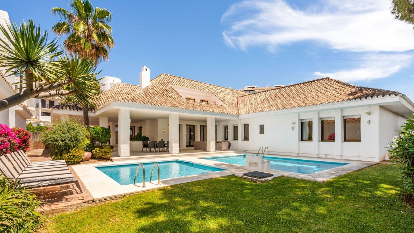 4-bedroom villa in Puerto Banus photo 1