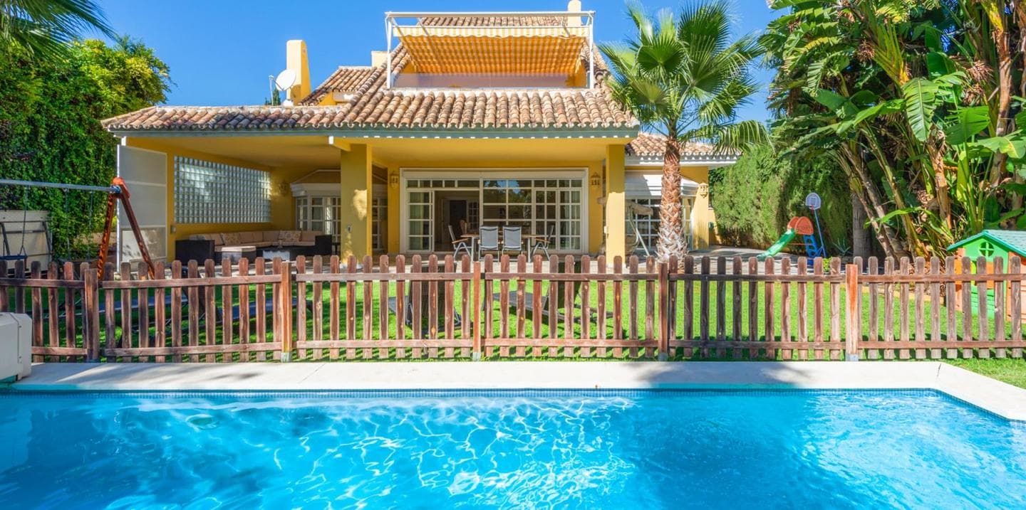 5-bedroom villa in Marbella photo 1