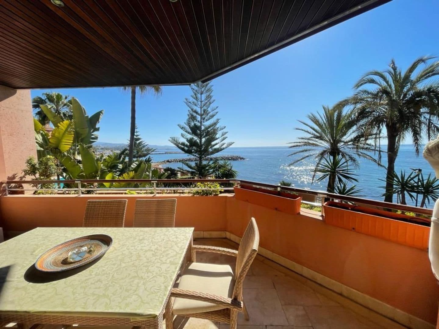 3-bedroom apartment in Malibu photo 1