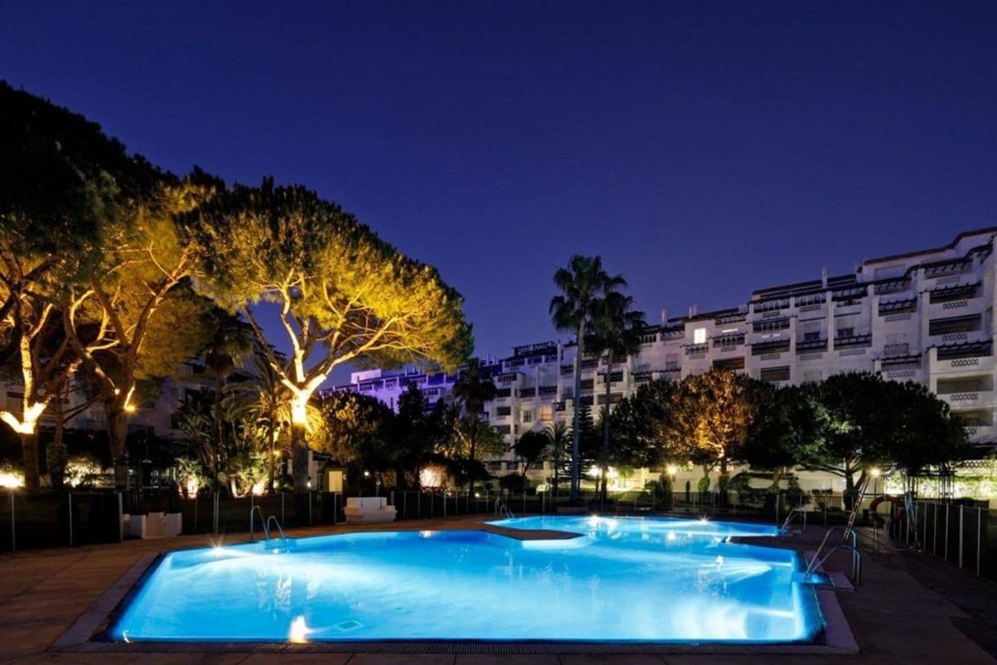 3-bedroom apartment in Playas del Duque photo 1
