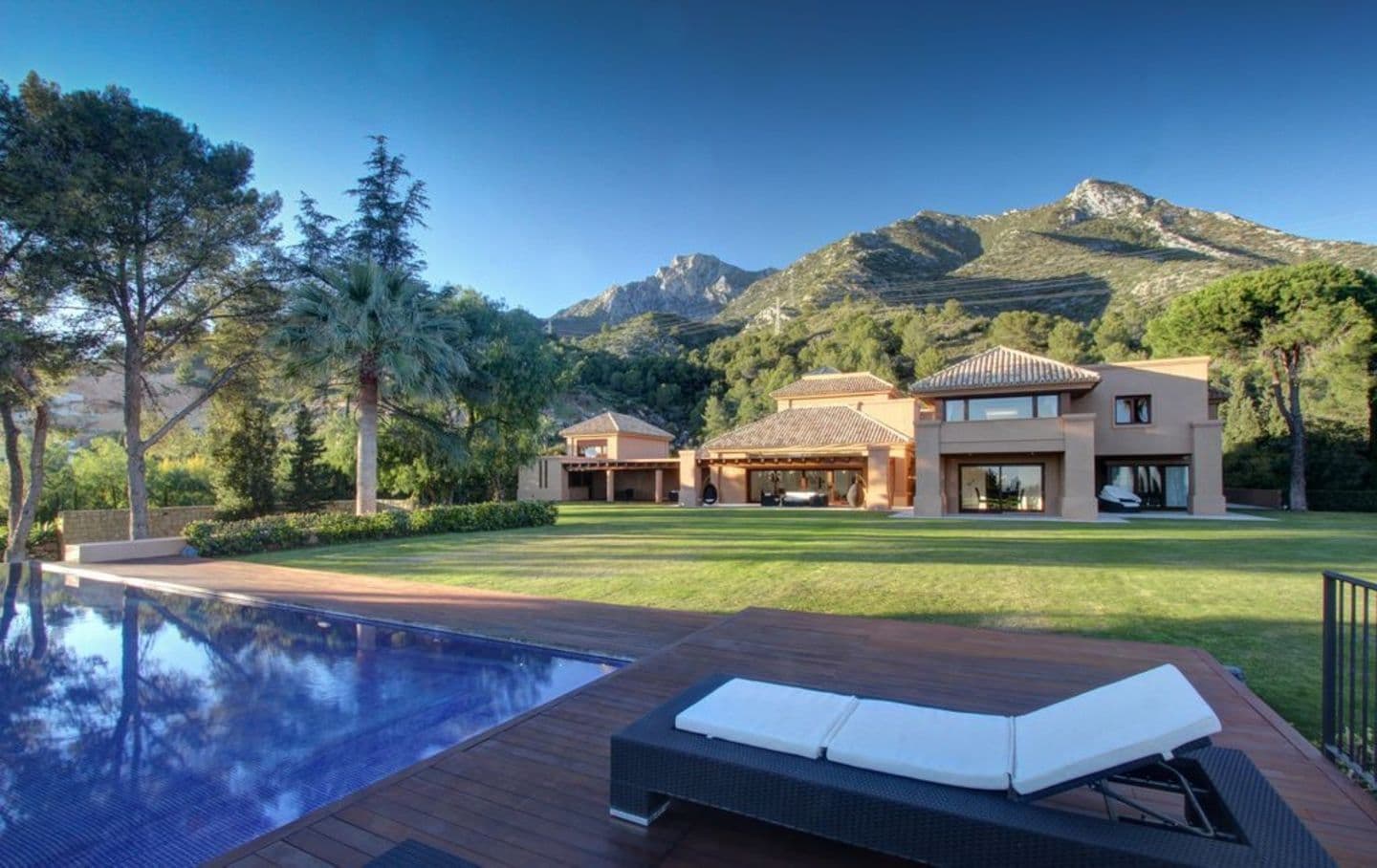 5-bedroom villa in Sierra Blanca photo 1