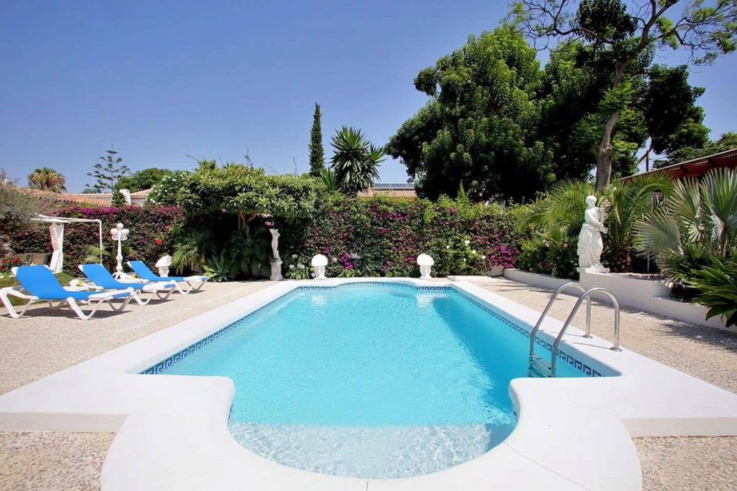 5-bedroom villa in Nueva Andalucia photo 1