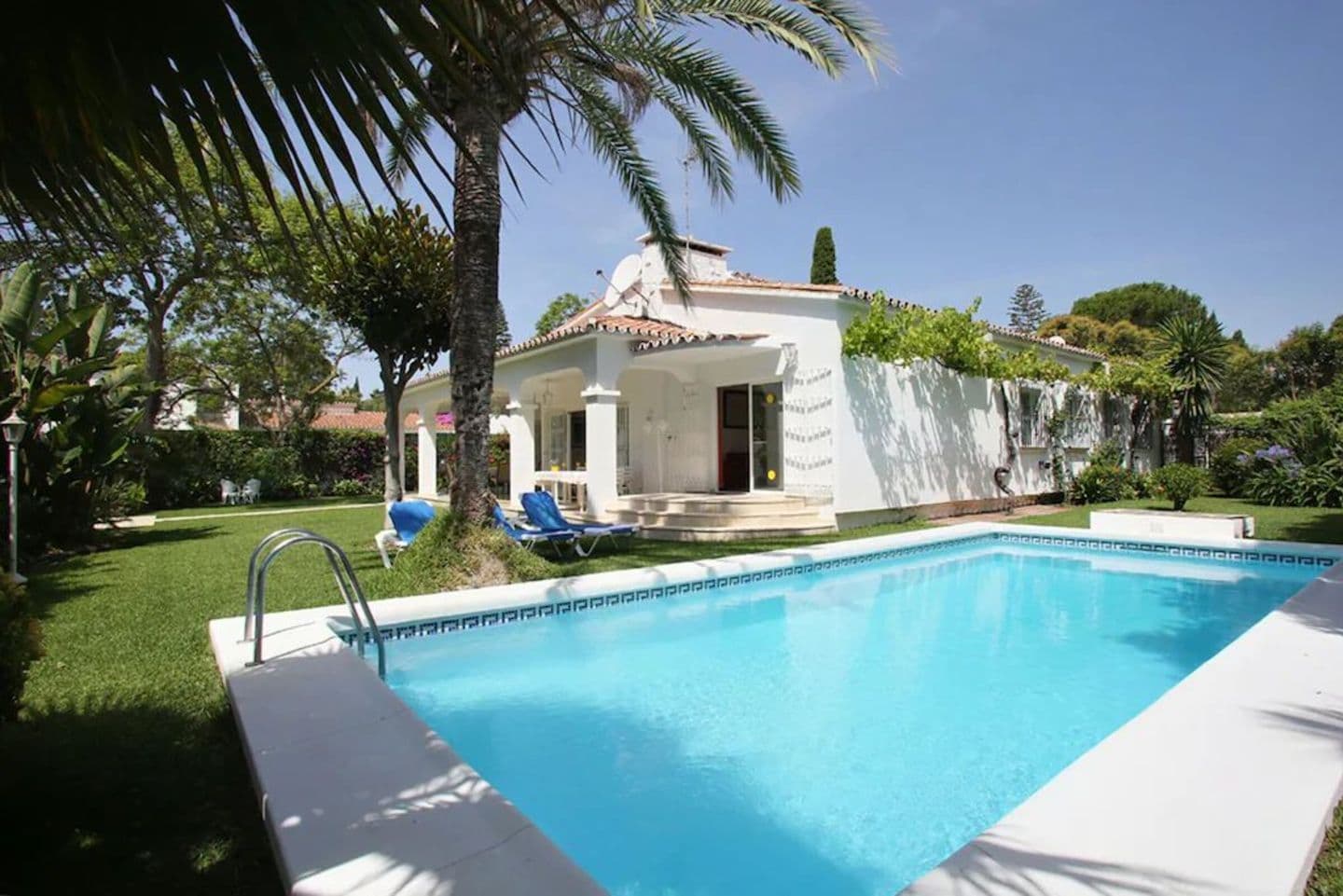 4-bedroom villa in Nueva Andalucia photo 1