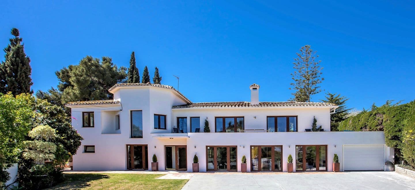 5-bedroom villa in Marbella photo 1