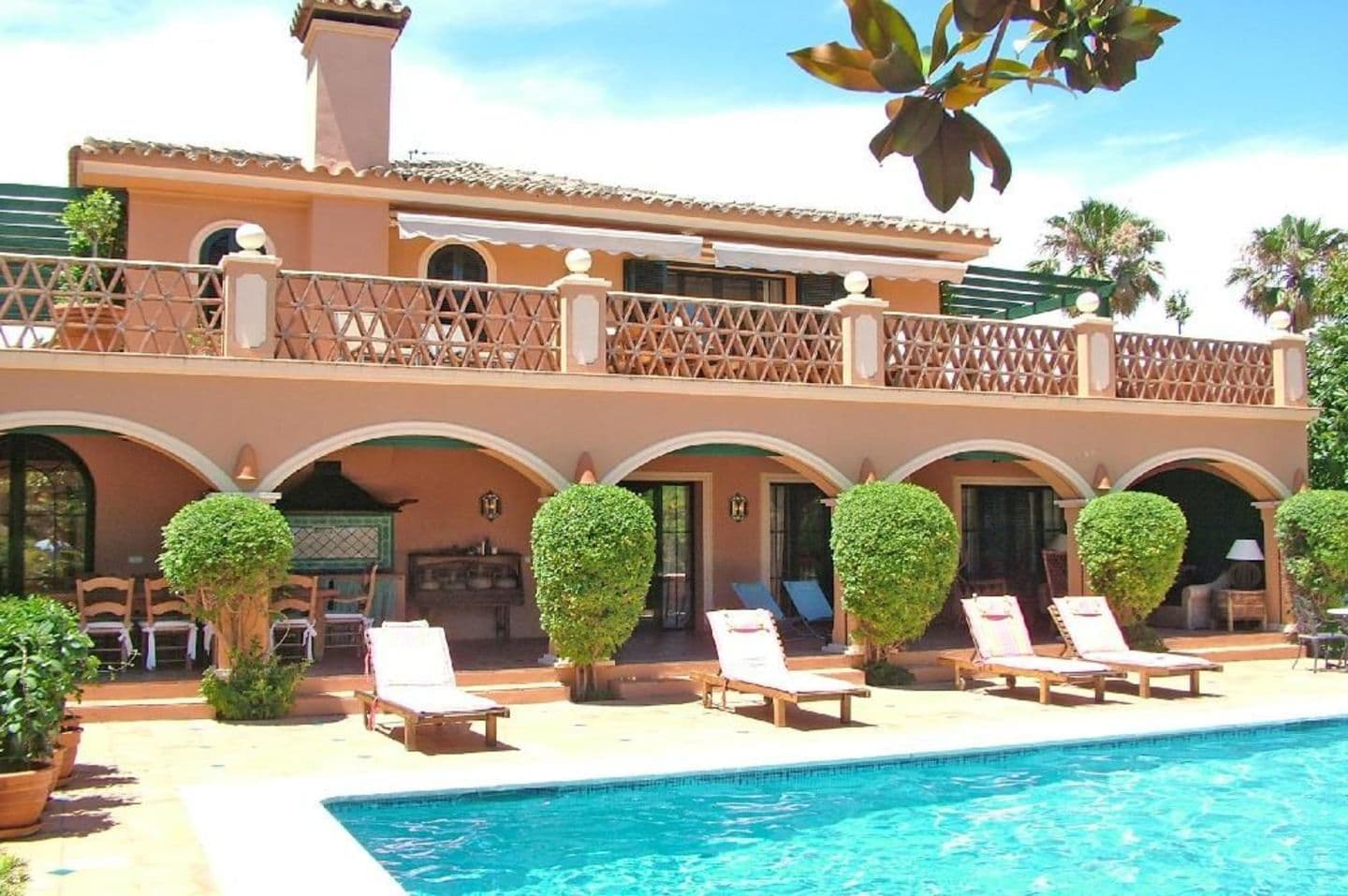 5-bedroom villa in Guadalmina Baja