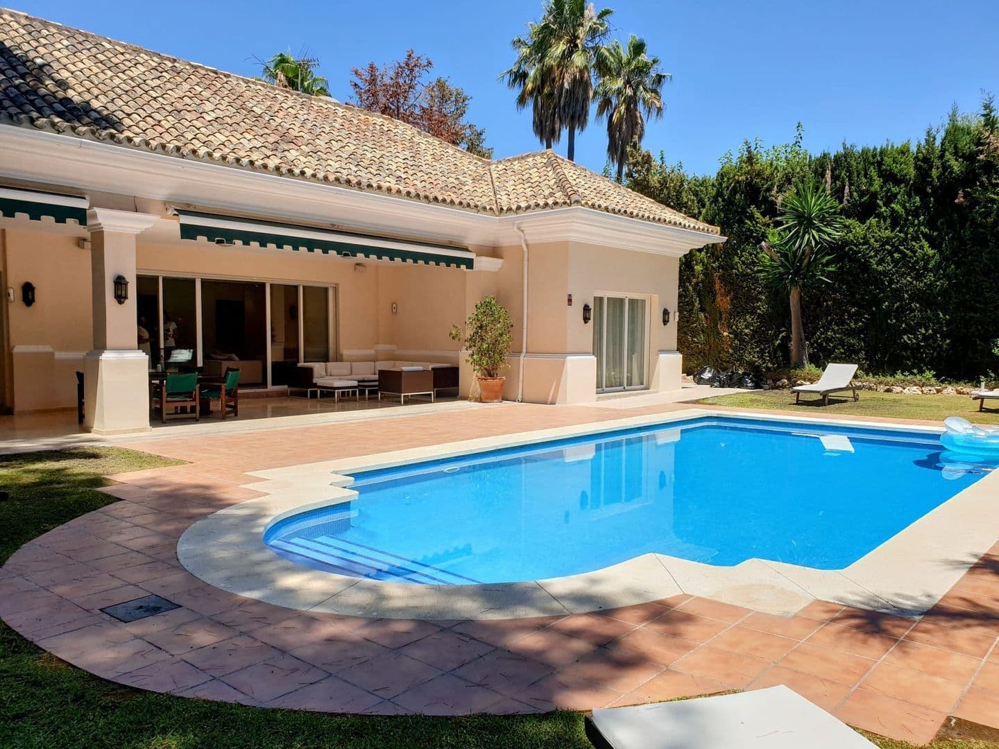 5-bedroom villa in Marbella photo 1