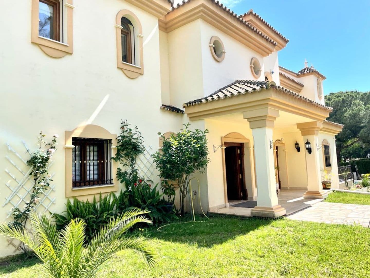 5-bedroom villa in Marbella photo 1