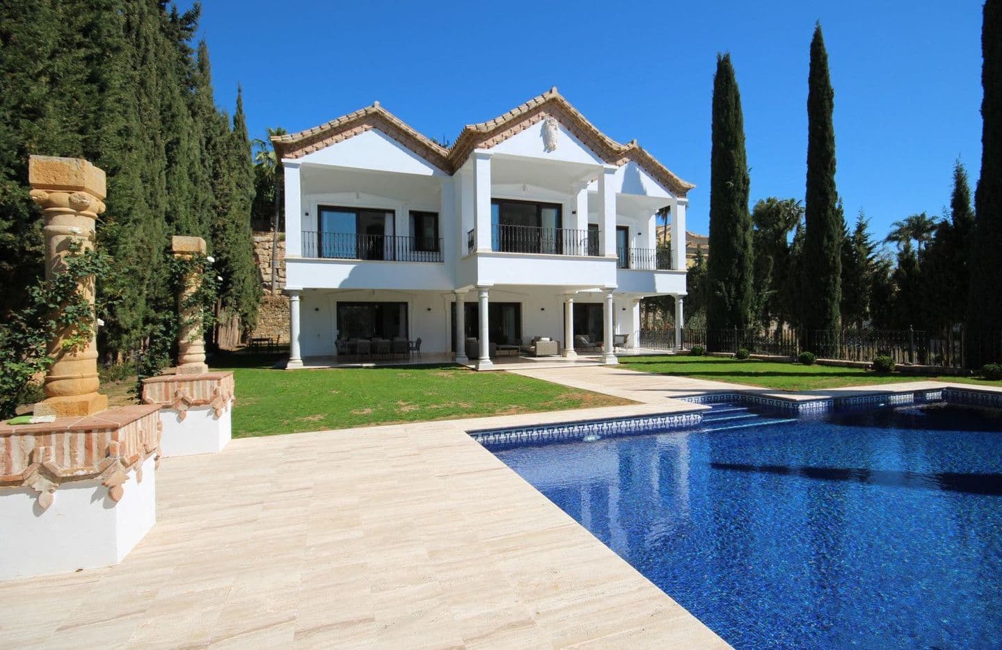 6-bedroom villa in Sierra Blanca photo 1
