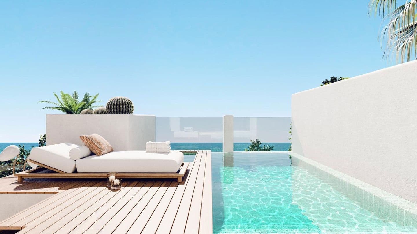 4-bedroom apartment in Marina Puente Romano