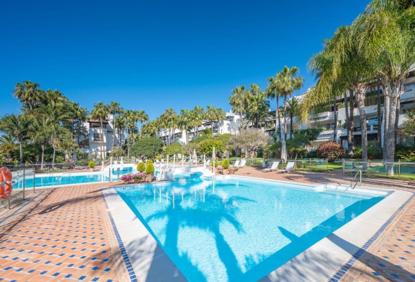 3-bedroom apartment in Marina Puente Romano photo 1