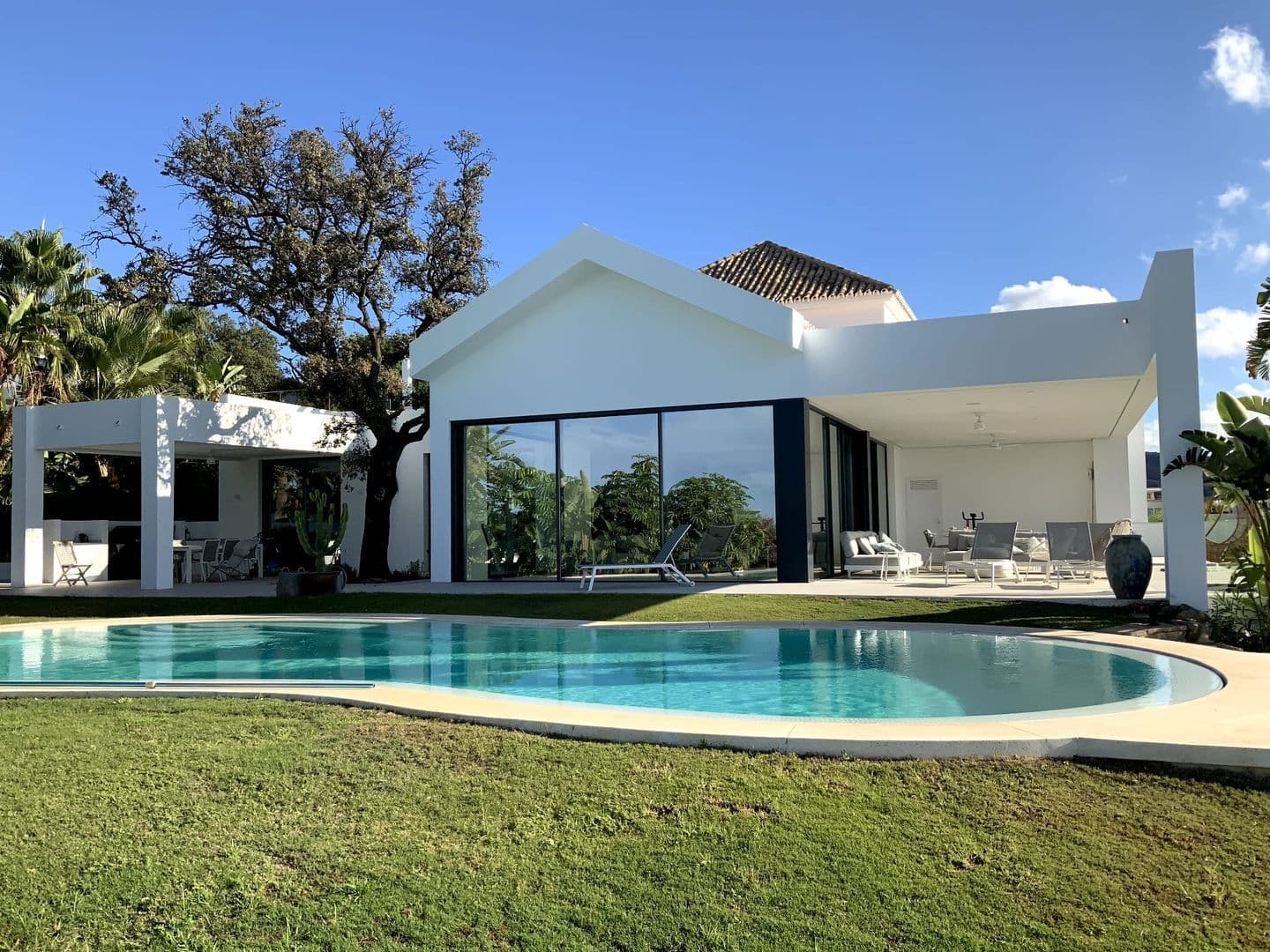 5-bedroom villa in Los Monteros photo 1