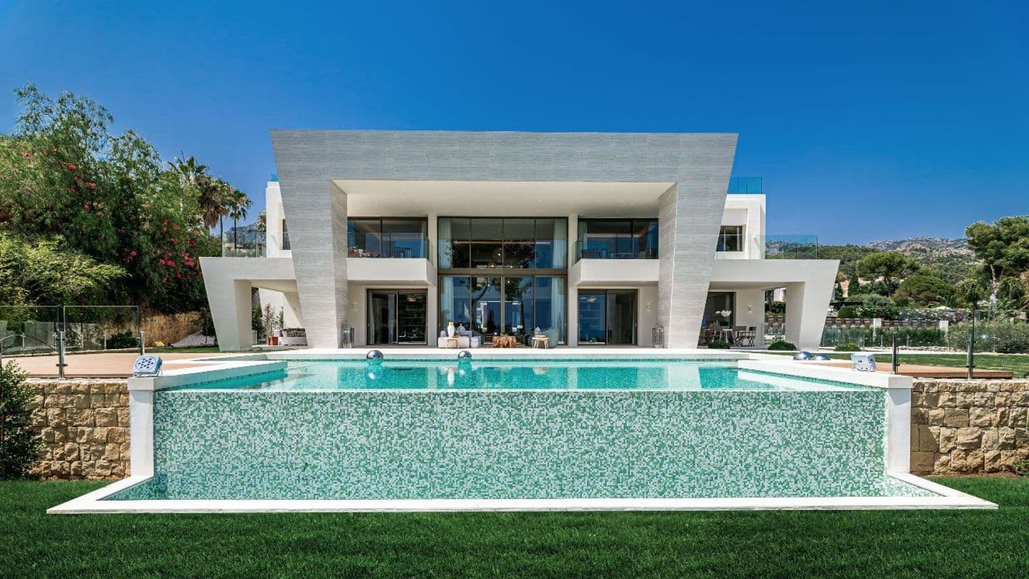 5-bedroom villa in Sierra Blanca photo 1