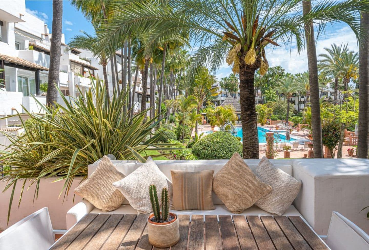 3-bedroom apartment in Marina Puente Romano photo 1