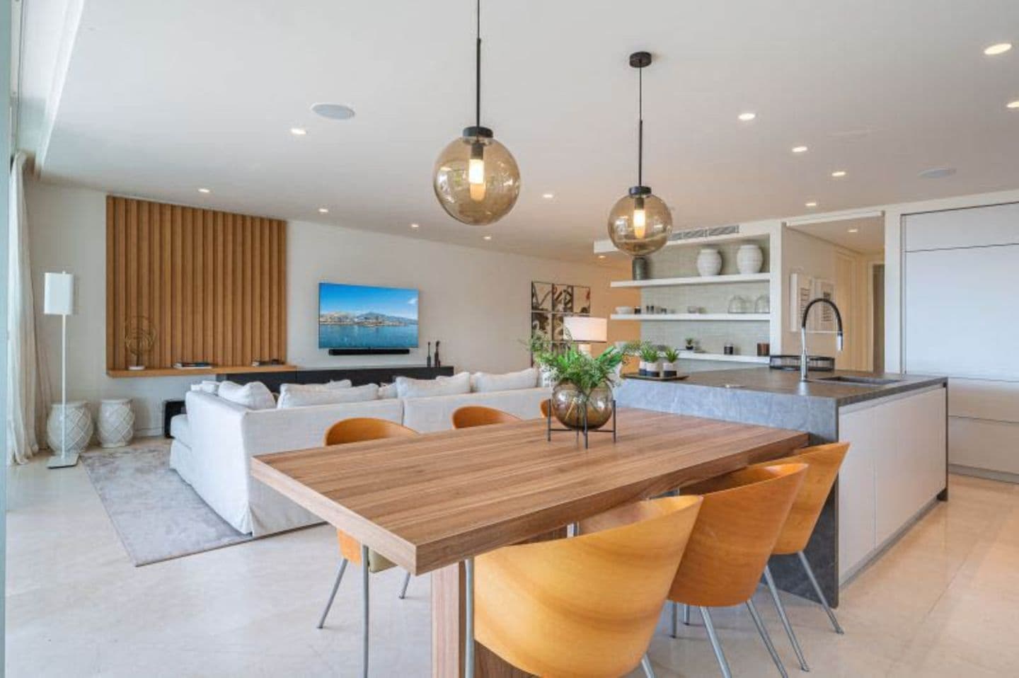 3-bedroom penthouse in Marina Puente Romano