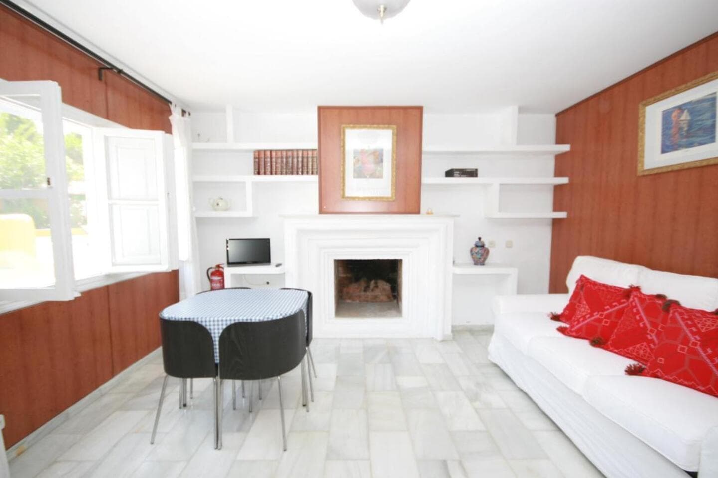 1-bedroom apartment in Azalea Beach photo 1