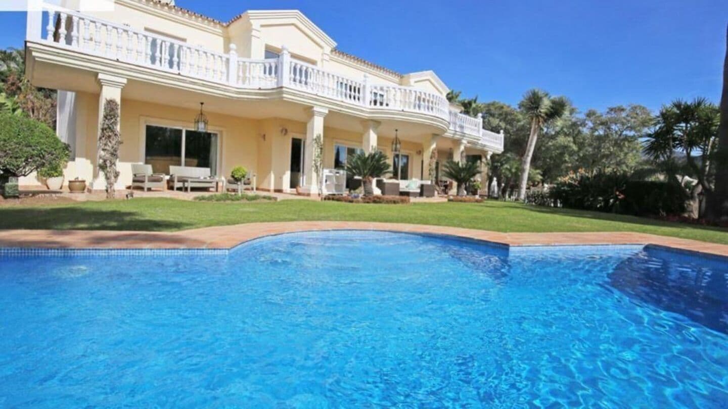 6-bedroom villa in Sierra Blanca photo 1