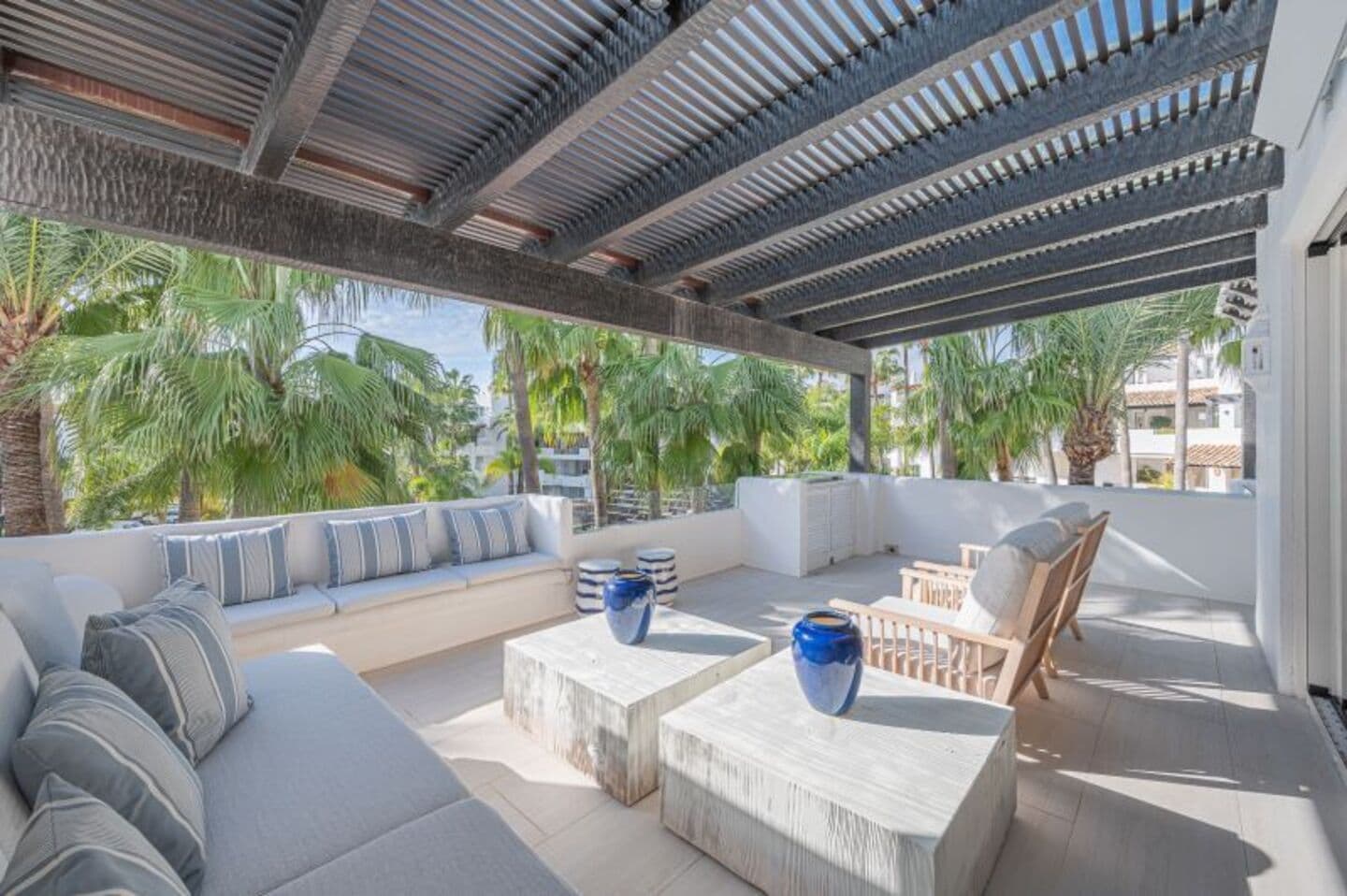 5-bedroom penthouse in Marina Puente Romano