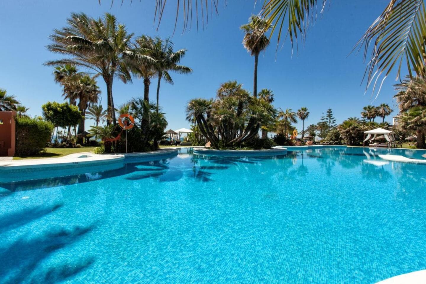 2-bedroom apartment in Estepona photo 1