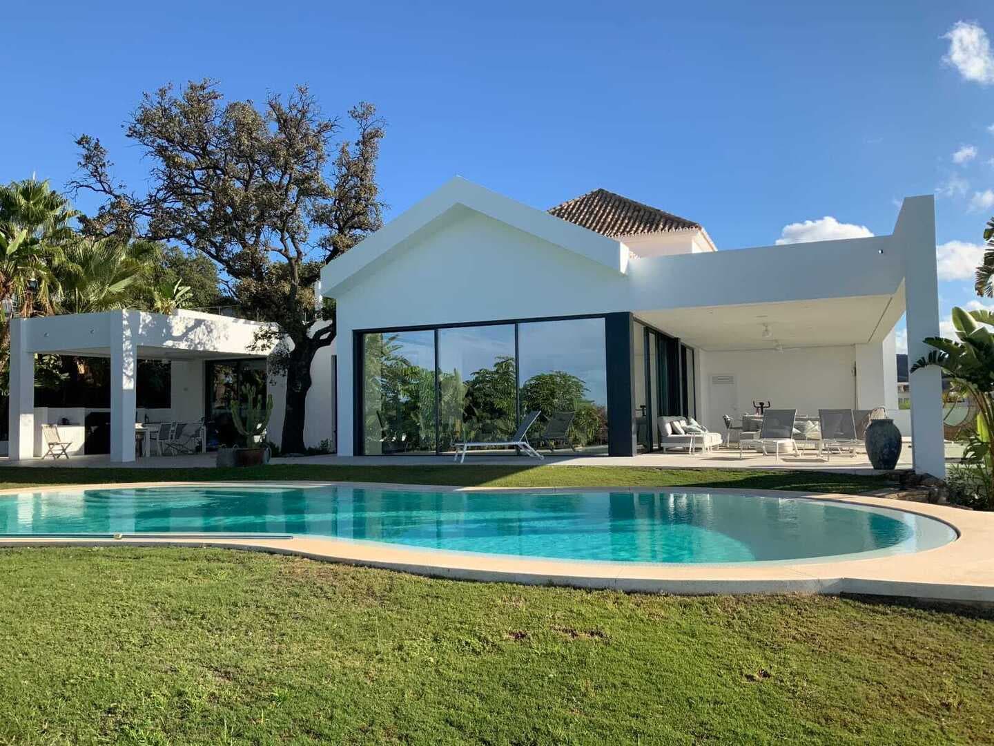 5-bedroom villa in Marbella photo 1