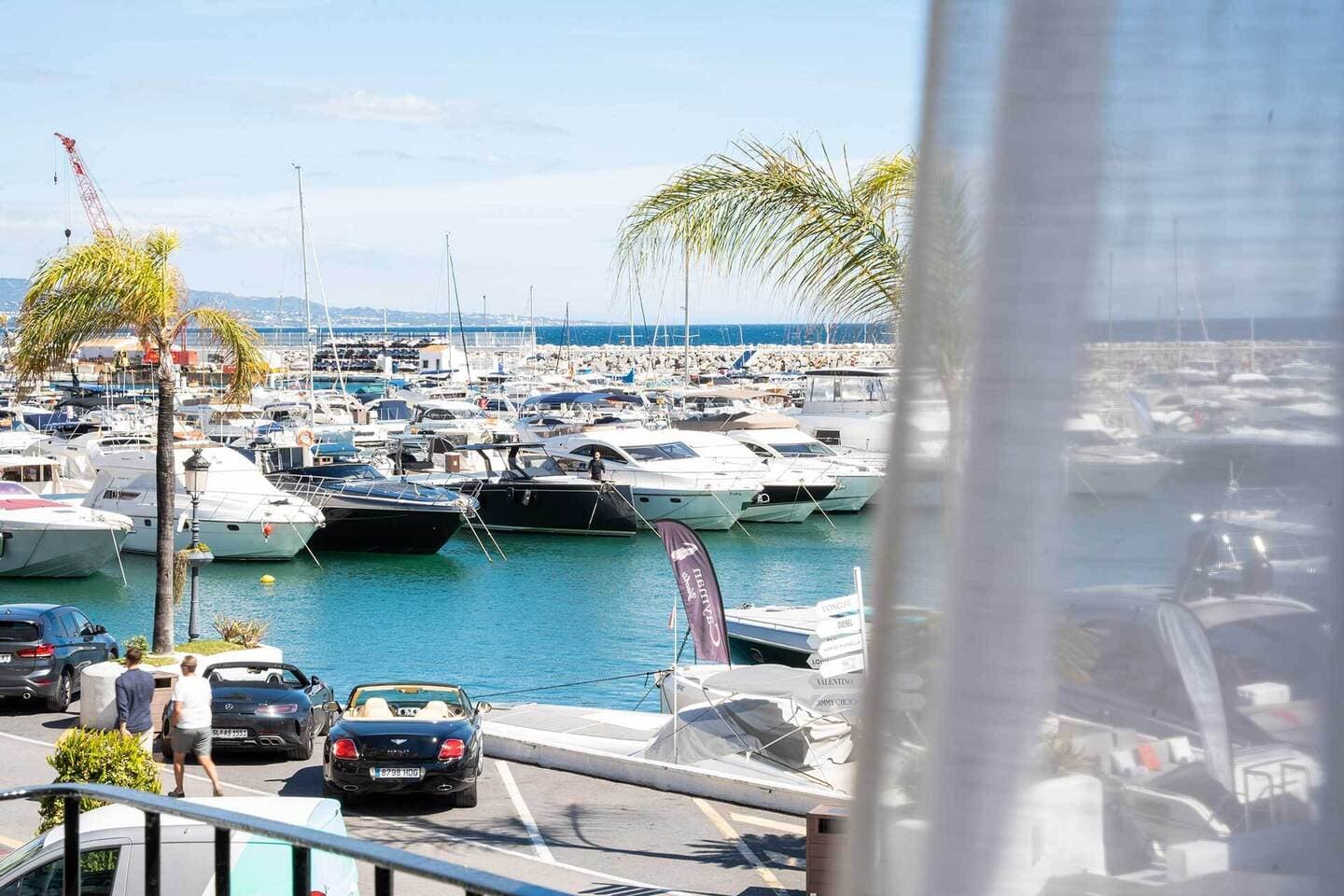 2-bedroom apartment in Puerto Banus photo 1