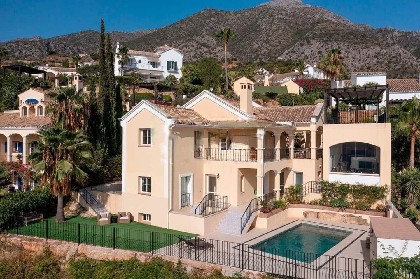 5-bedroom villa in Sierra Blanca Country Club photo 1