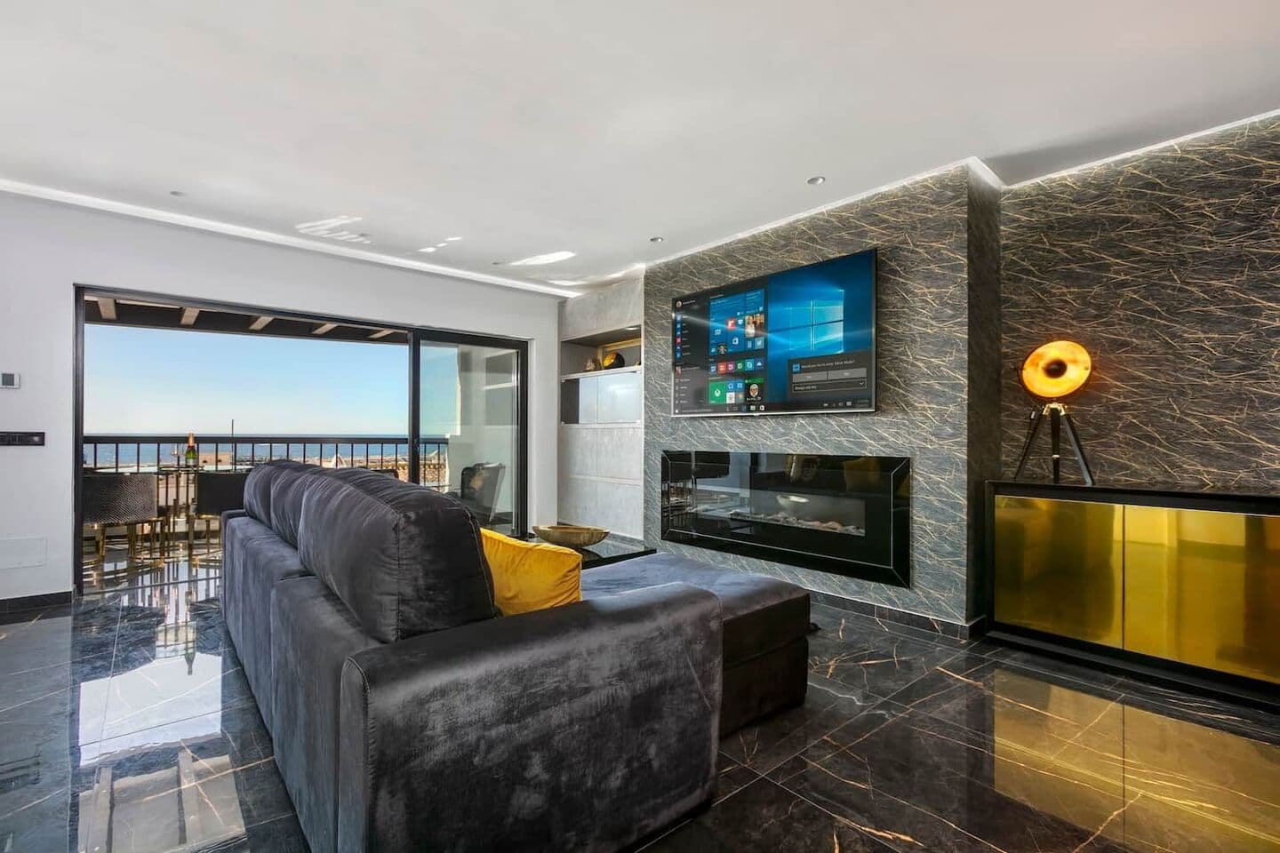 2-bedroom apartment in Puerto Banus photo 1