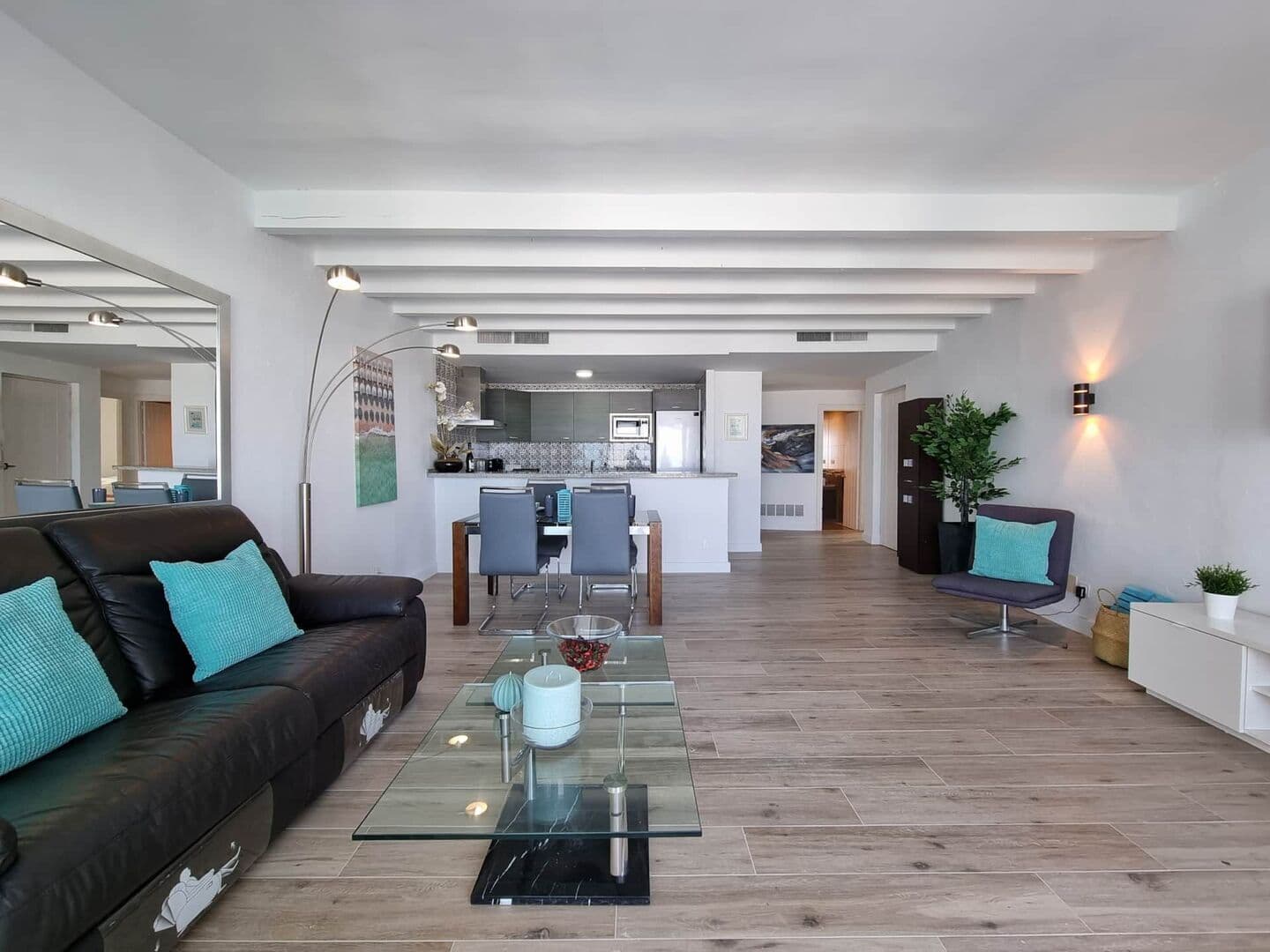 2-bedroom apartment in Puerto Banus photo 1