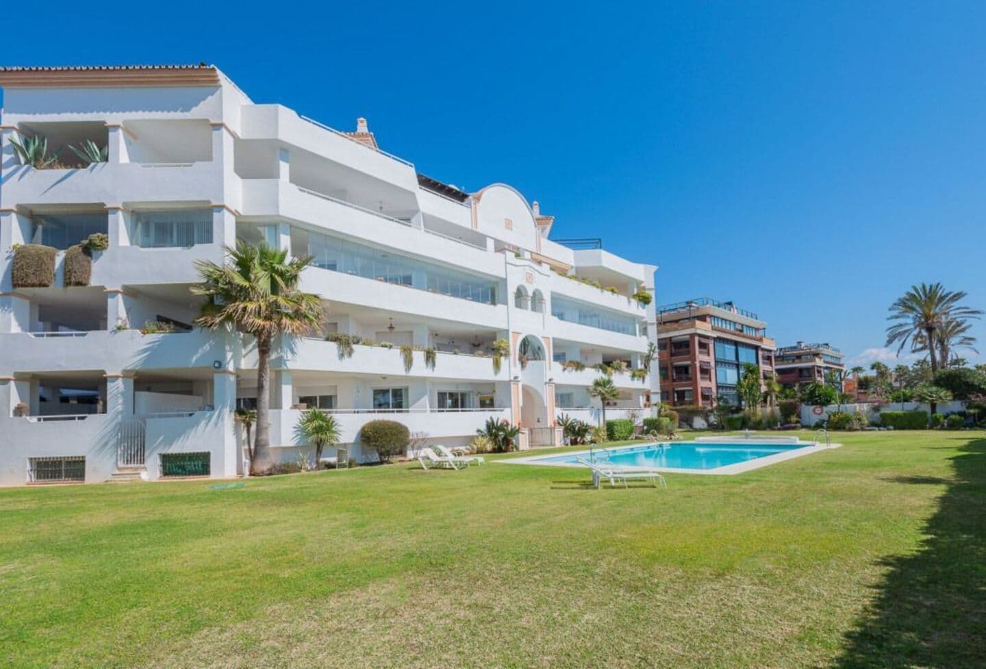 2-bedroom apartment in Marbella photo 1