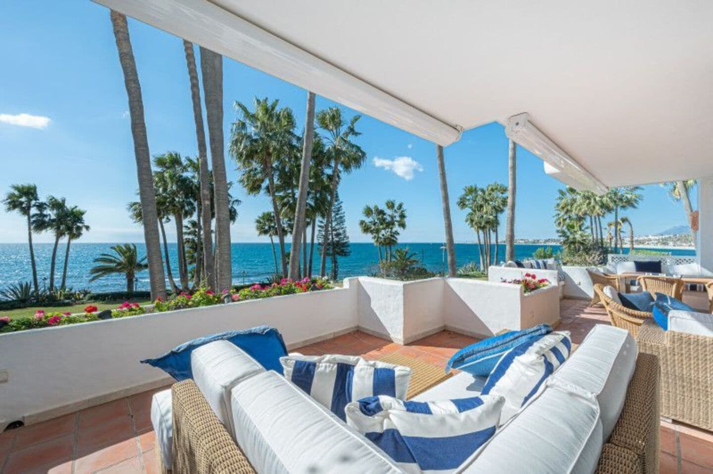3-bedroom apartment in Marina Puente Romano photo 1