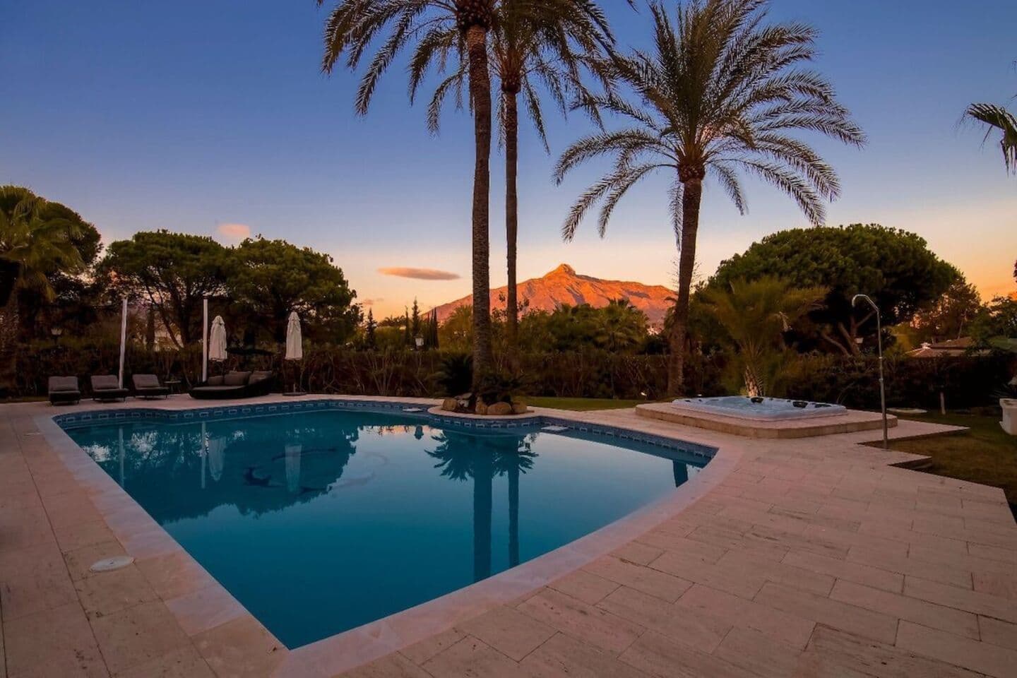 6-bedroom villa in Nueva Andalucia photo 1