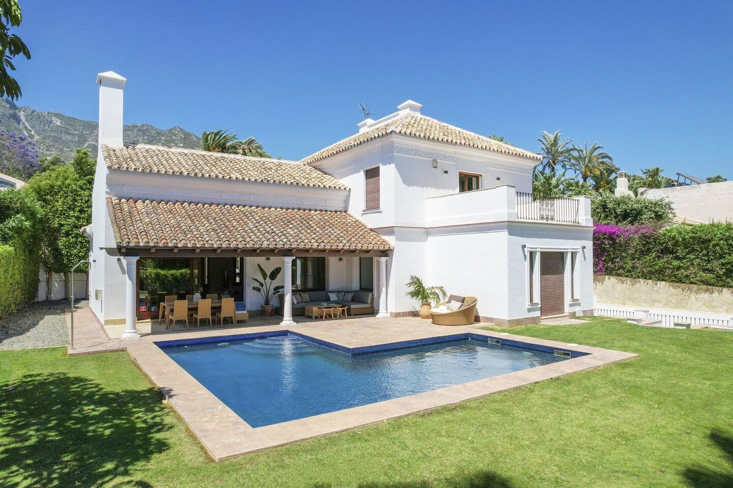 5-bedroom villa in Sierra Blanca photo 1