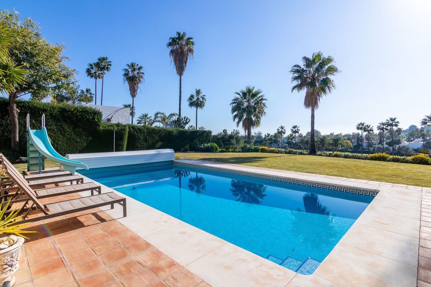 4-bedroom villa in Nueva Andalucia photo 1