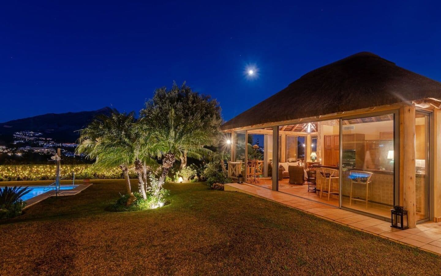 5-bedroom villa in Nueva Andalucia photo 1