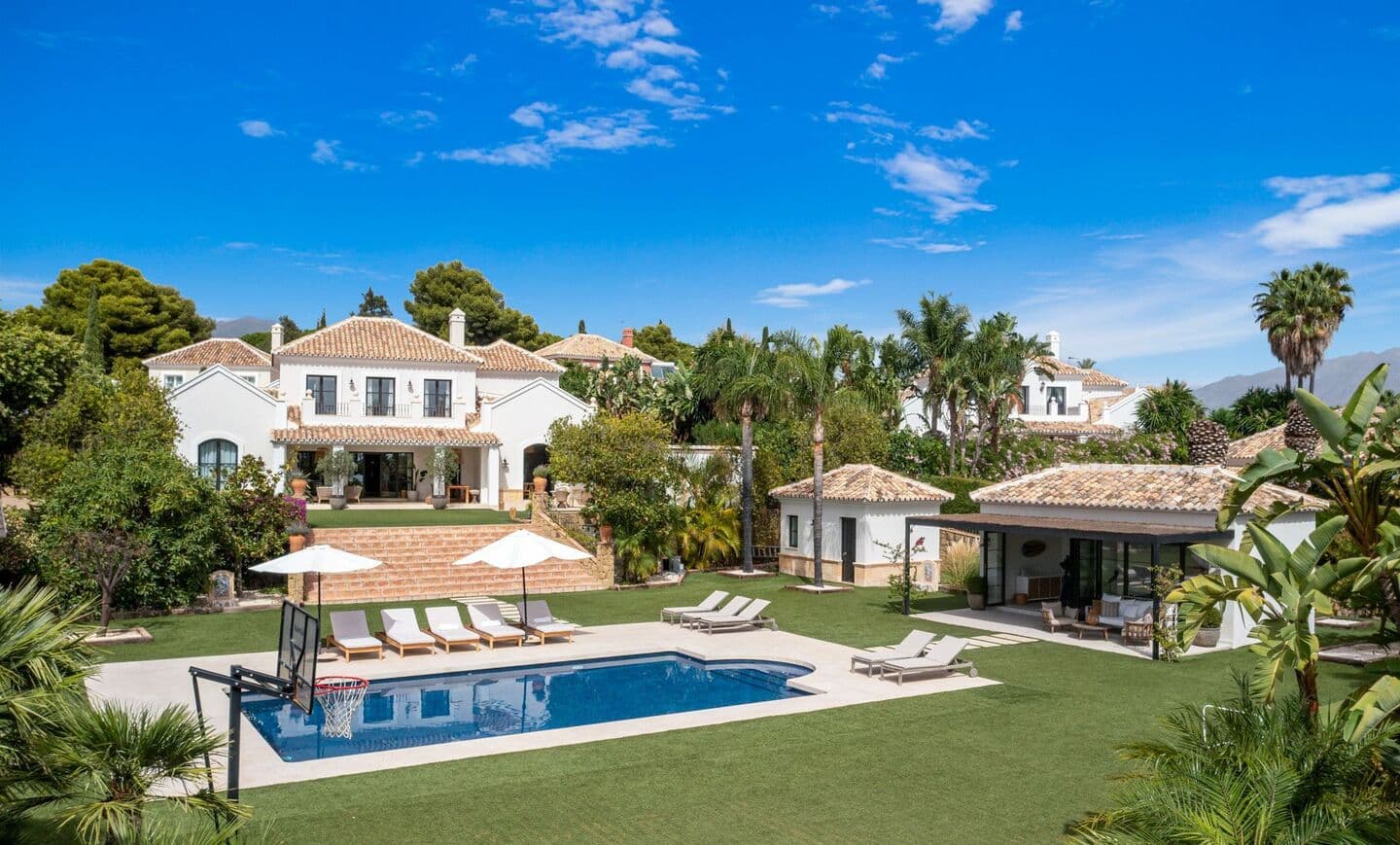 6-bedroom villa in Estepona