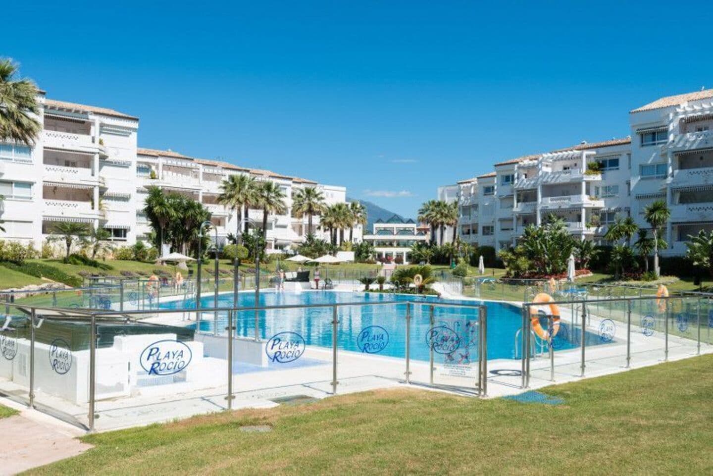2-bedroom apartment in Puerto Banus photo 1