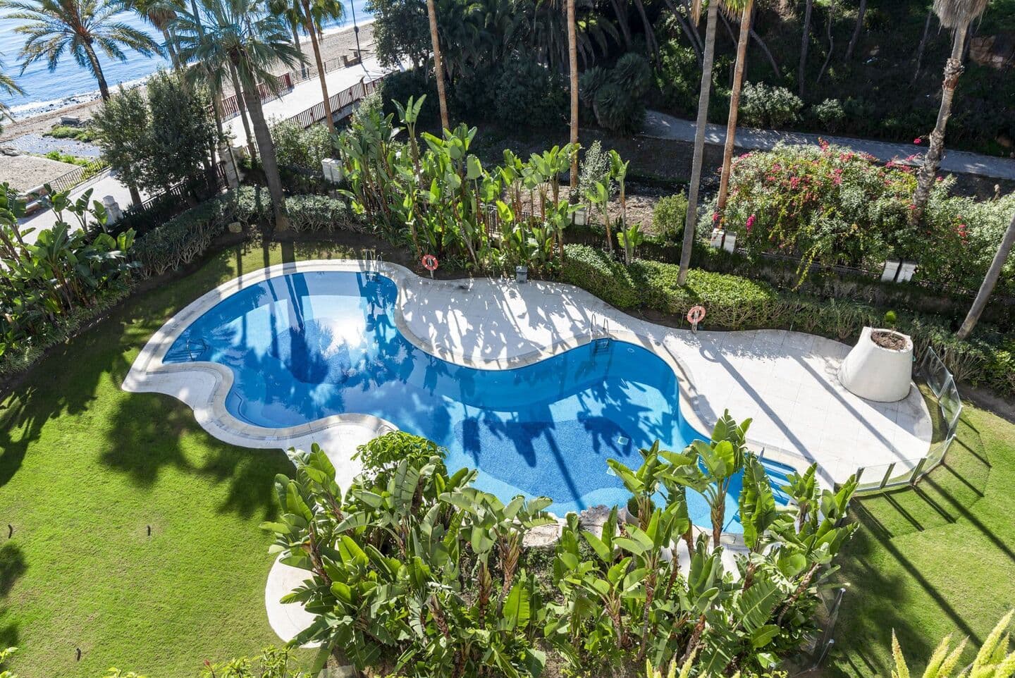 2-bedroom apartment in Marbella photo 1